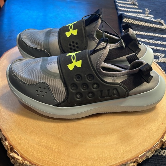 Under Armour slip on foam shoes, NWOT size 7Y gray, and black - Picture 2 of 11
